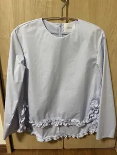 美品！完売品 OHGAオーガ　裾フリルブラウス　サックスカラー