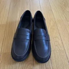 ユニクロ ペニーローファー ダークブラウン シンプルのサムネイル