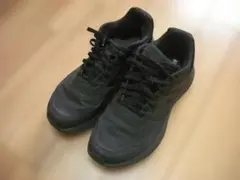 アディダスブラック ランニングシューズ