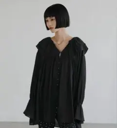 lowrys farm ヨウリュウフリルチュニックブラウス　ブラック