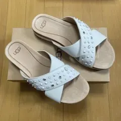 UGG スタッズ付き サンダル ホワイトのサムネイル