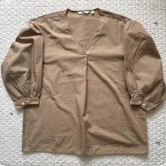 【美品】ユニクロ　UNIQLO ベージュ Vネック 五分袖シャツ　バルーン袖