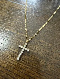 ゴールドカラー クロスネックレス ストーン付き