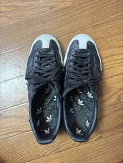 adidas ブラック グレー スニーカー