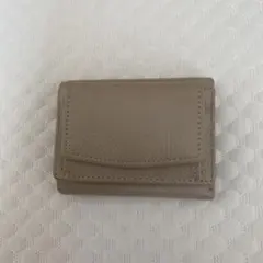 ベージュ レザー 三つ折り財布