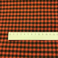 先染め生地（赤×黒のギンガムチェック柄ツイル）
