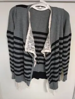 グレーと黒のストライプカーディガン