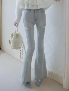 Darich ドロップビジューフレアデニムパンツのサムネイル