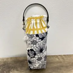 ハンドメイド　オシャレなモノトーンのお花柄のペットボトルカバー　保温保冷