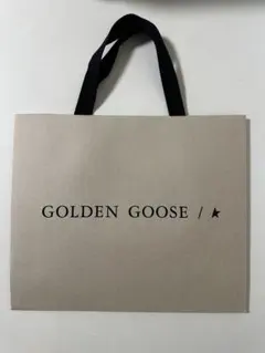 【美品】GOLDEN GOOSE ショップ袋 ショッパー ＋黒色の包みのサムネイル