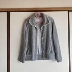 グレーのレース襟長袖カーディガン
