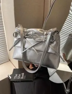 リボン付き ショルダーバッグ シルバーのサムネイル