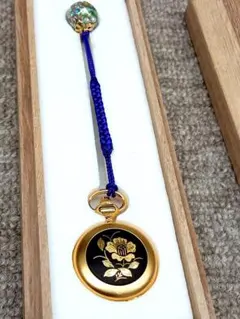 金色に輝くCosmo Queen 和風懐中時計 花柄(桐箱入り) - メルカリ