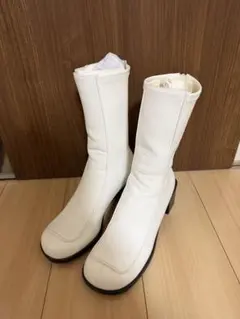 チャールズアンドキース　ホワイトブーツのサムネイル