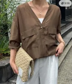 ブラウス シャツ 着丈調整ができるヴィンテージライクVネックオーバーシアーシャツのサムネイル