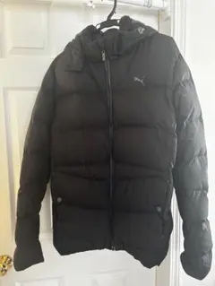 Puma 黒 フード付きダウンジャケット