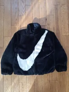 Nike ナイキ フェイクファージャケット S 黒/白 大きなロゴ入り