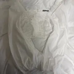 ホワイト フリル バルーンスリーブ シャツ　ブラウス