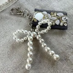 ❀ハンドメイド❀ パールビーズ　リボン　　インド刺繍　大人可愛い♡キーホルダー