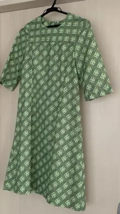 レトロ　ワンピース　お値下げ‼️サイケ　幾何学　　グリーン　膝丈