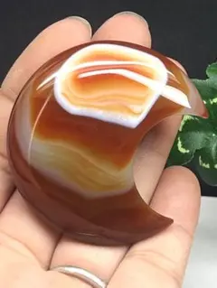 天然石　カーネリアン　赤瑪瑙　カービング　月　⭐️1683