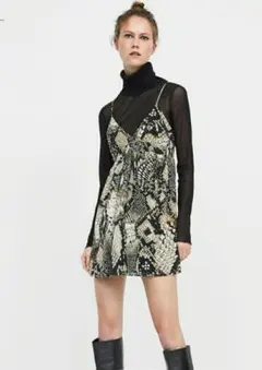 ZARA　プリュムティ刺繍入りキャミワンピ