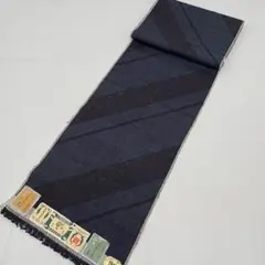 ゆりのはな　本場結城紬　着尺反物　重要無形文化財指定品　１００山　紺地　D302