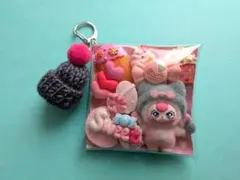 ガチャ詰め風ポーチ　キャンディーバッグキーホルダー　ニット帽　ピンク系