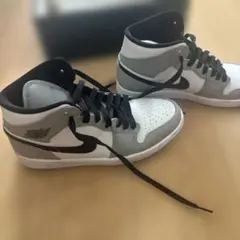 NIKE AIR JORDAN 1 MID ライトスモークグレーのサムネイル