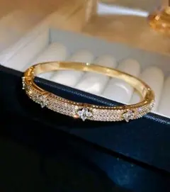 ゴールドメッキクリスタルバングル