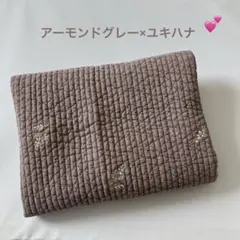 可愛いらしいユキハナの刺繍入りヌビ生地 人気色　アーモンドグレー