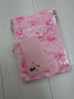 【新品】ディズニーストア　ミニー巾着ポーチ＆ミニー巾着セット