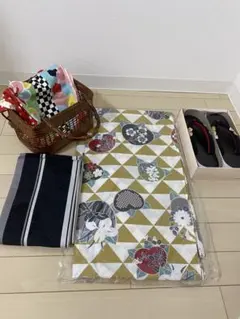 浴衣・帯・かごバッグ・下駄　4点セット　幾何学模様 花柄　レトロ浴衣