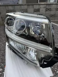 ダイハツ　タントカスタム　la610s 純正ヘッドライトのサムネイル