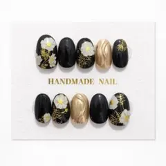 フラワーネイル　ブラックネイル　ゴールド　和風　大人可愛い　ニュアンスネイル