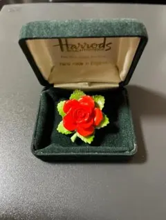 ハロッズ Harrods 花（赤） ブローチ ヴィンテージ ボーンチャイナ