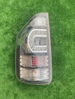 ダイハツ　タフト純正テールランプキャンディーブラックスモーク塗装 ダイハツ タフト純正テールランプキャンディーブラックスモーク塗装