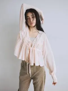 お値下げ！ほぼ新品！searoomlynn シャーリングRibbonカーディガンのサムネイル