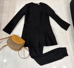 《新品》ZARA（ザラ）黒キレイ目Aラインプリーツワンピース