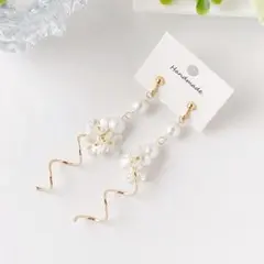 白フラワー×パール揺れるイヤリング｜大人可愛い・上品・普段使い・春夏アクセ
