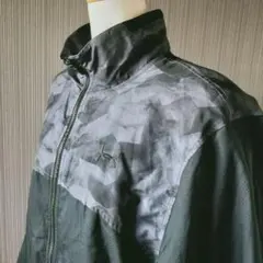 UNDER ARMOUR ナイロンジャケット