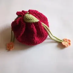 赤い花の装飾付き巾着袋　りんご