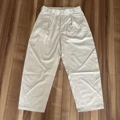 GU ワイドタックカーブパンツ　薄いベージュ M