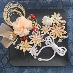 つまみ細工和装髪飾りセット 花飾り かんざしベージュ、クリーム色、白、ゴールド