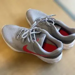 Nike グレー/レッド ランニングシューズ