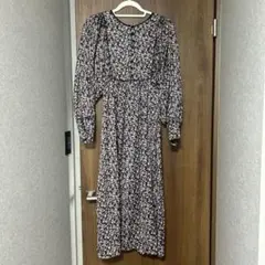 VIS 花柄ロングドレス 黒地 紫 黄