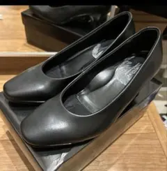 ブラックパンプス 中ヒールのサムネイル
