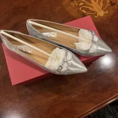 Salvatore Ferragamo シルバーフラットシューズ