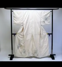 Ｓお仕立て上がり正絹生紬の訪問着　肌色地に墨絵の花柄