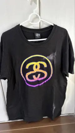 L*！様 Stussy グラフィックプリント Tシャツ 黒